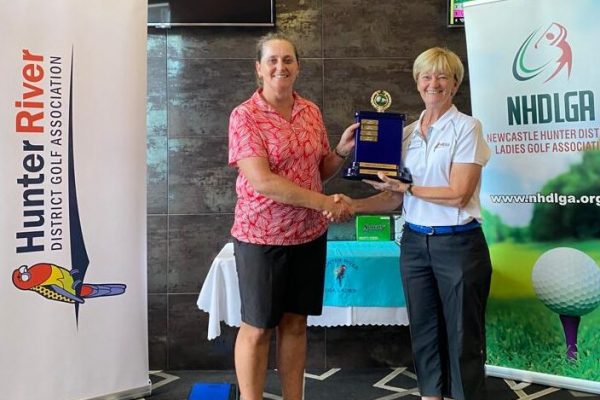 Country Cup 2023 at Scone. Dom Kelly NHDLGA Captain presents Lyn Banks HRDGA Ladies subcommittee and event coordinator the winning trophy.